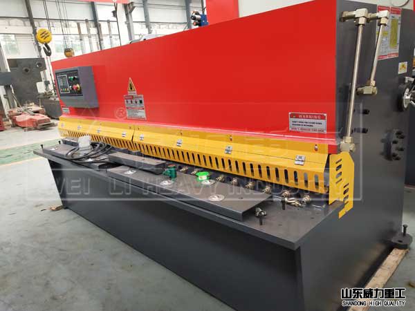QC12Y-4X2500液压摆式剪板机