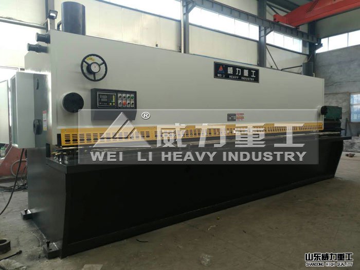 QC11Y-12X6000闸式剪板机车间实物图