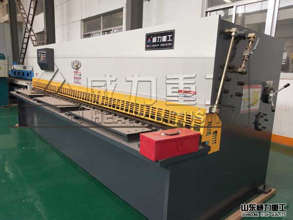 QC12Y-4X4000液压摆式剪板机