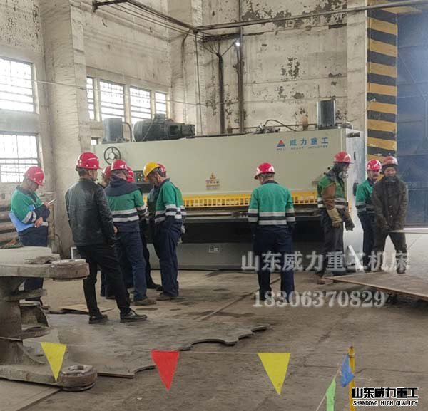 液压剪板机客户使用现场图