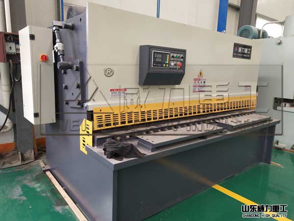qc12y-12x2500剪板机